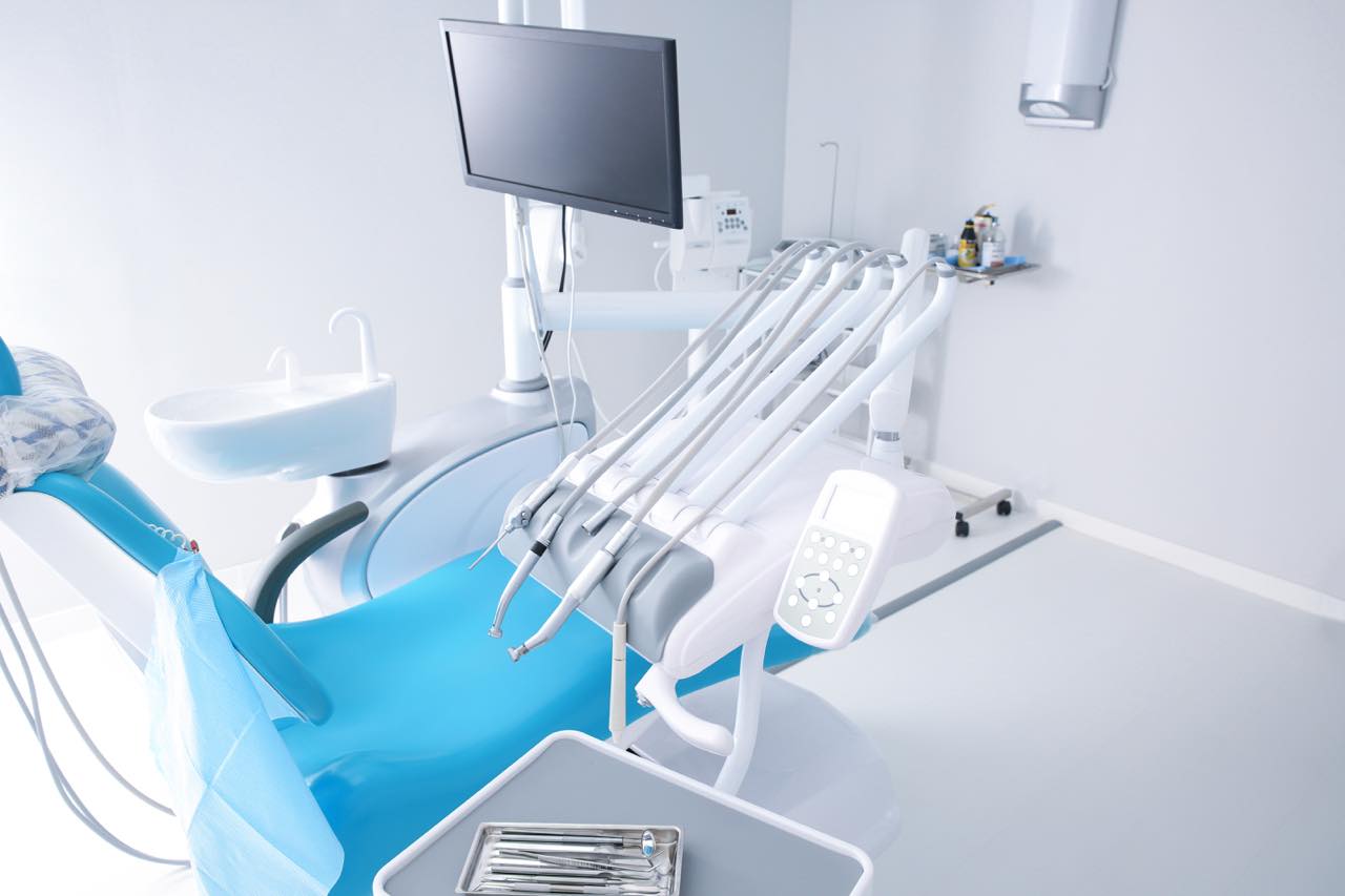 歯列矯正は保険適用になるの？保険で受けられる症例や費用についても解説