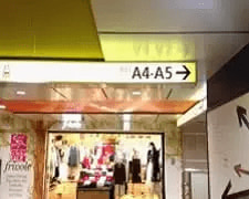 表参道駅A4出口からのアクセス03